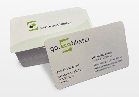 ein Stapel Visitenkarten von go.ecoblister mit dem tollen Logo drauf